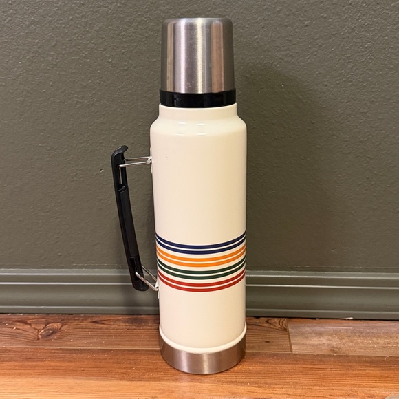 Stanley X Pendleton Cream/White Striped Vacuum Thermos with Handle 1.5 qt - Picture 3 of 10